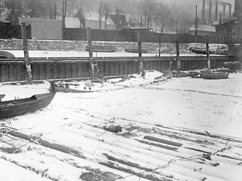 Neumühler Hafen im Winter 1920